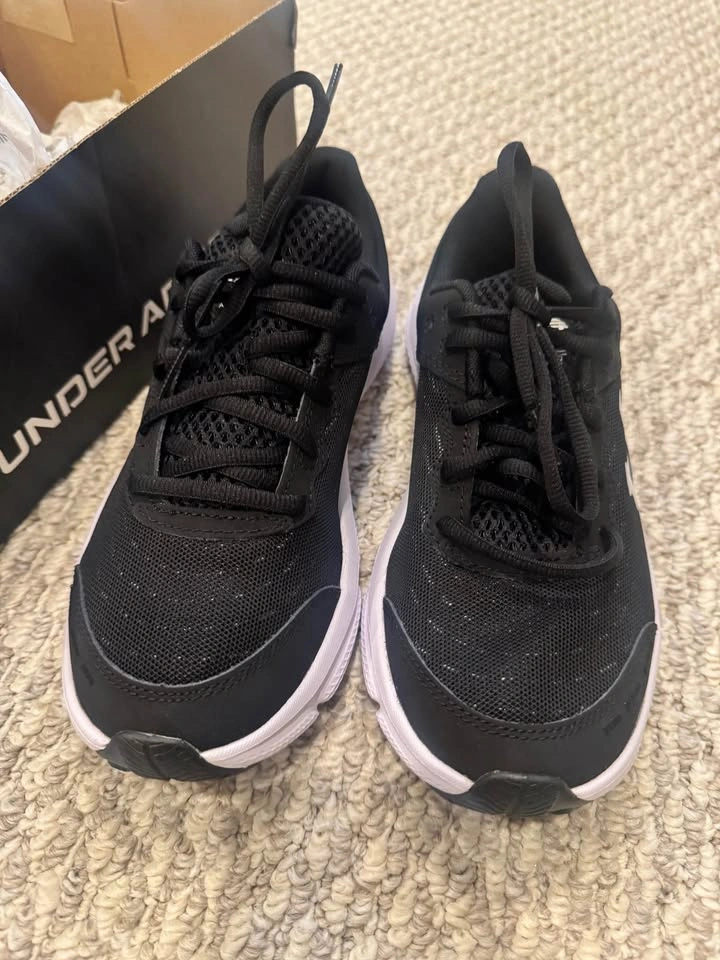 Brand New Boys Adidas Size 6 Gym Shoes - photo 3