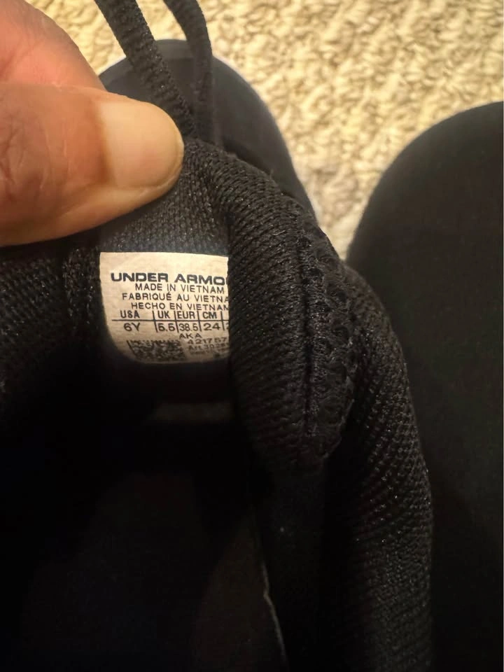 Brand New Boys Adidas Size 6 Gym Shoes - photo 5