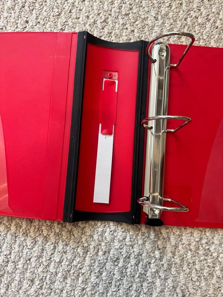 Brand New Staples Brand 3 inch Clear View Binders!! - photo 5