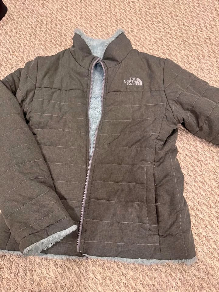 North Face Girls Grey Reversible Thick Coat Size 10/12