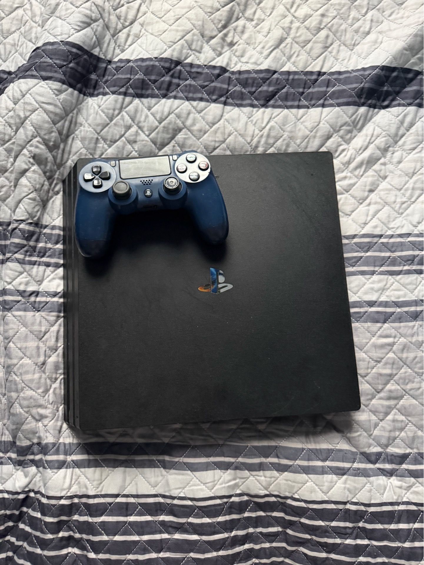 PS4 Pro 1TB Bundle w/ Blue Controller - Works Perfect