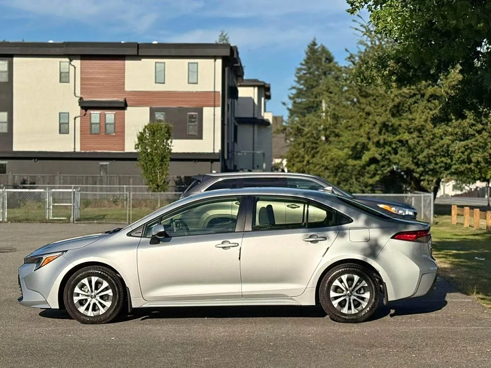 2025 Toyota Corolla Hybrid thumbnail
