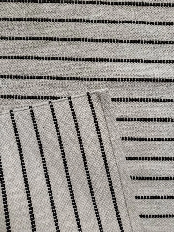 2’4” x 4’6” Black and White Striped Woven Cotton Runner Rug - photo 3