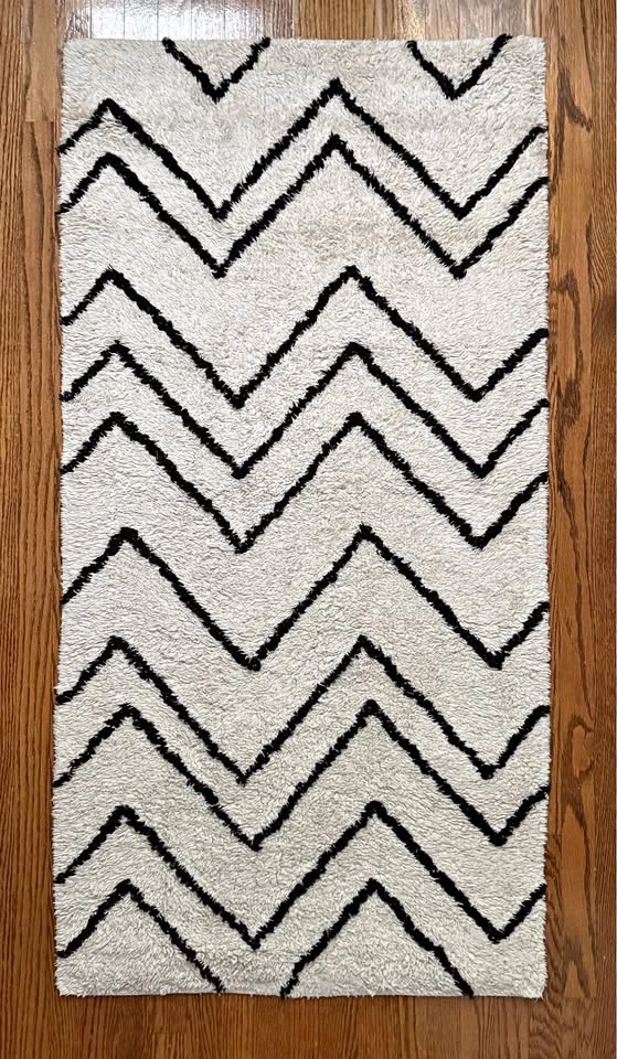 2’4” x 4’8” Cotton Black & Off-white Geometric Chevron Rug