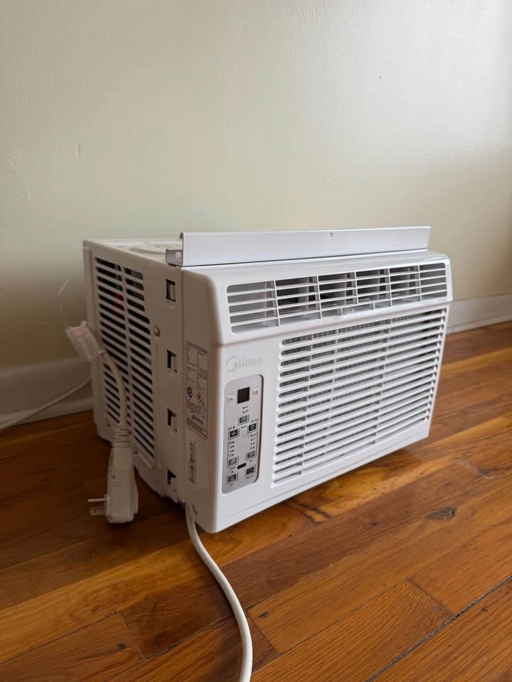 Midea 5,000 BTU Window Air Conditioner - photo 3