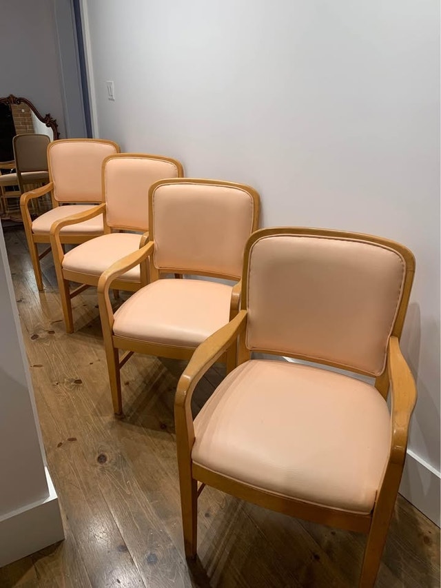 Set of 8 Solid Wood Dining Chairs – Sturdy & Comfortable