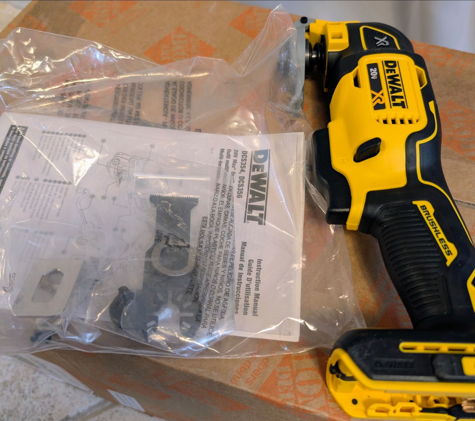 DEWALT DCS356 20V MAX XR 3-Speed Oscillating Multi-Tool