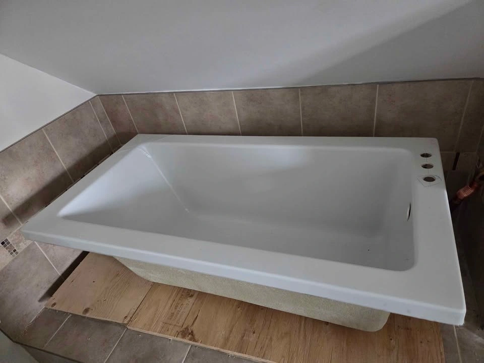 Brand New Soaker Tub - photo 2