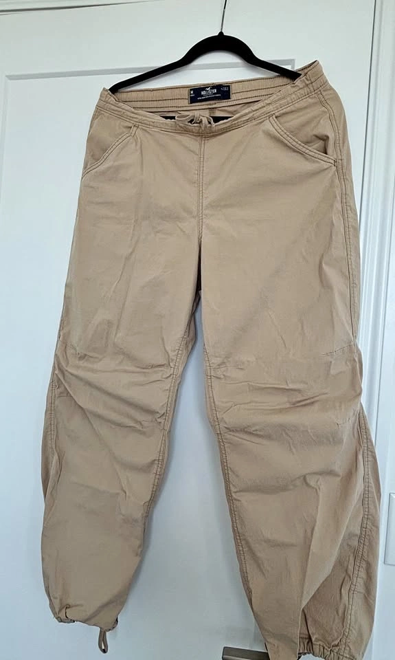 Hollister Ultra High Rise Baggy Parachute Pants