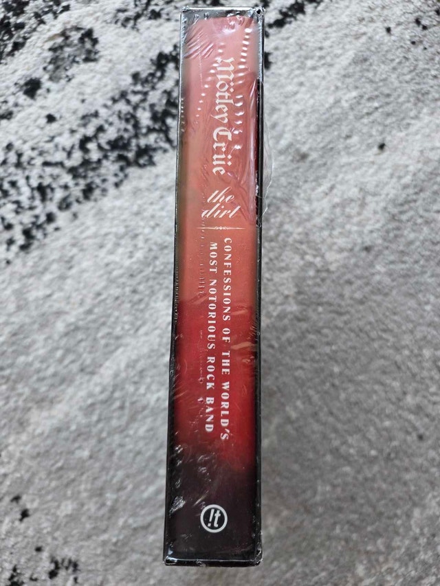 Mötley Crüe The Dirt Anniversary Edition - photo 2