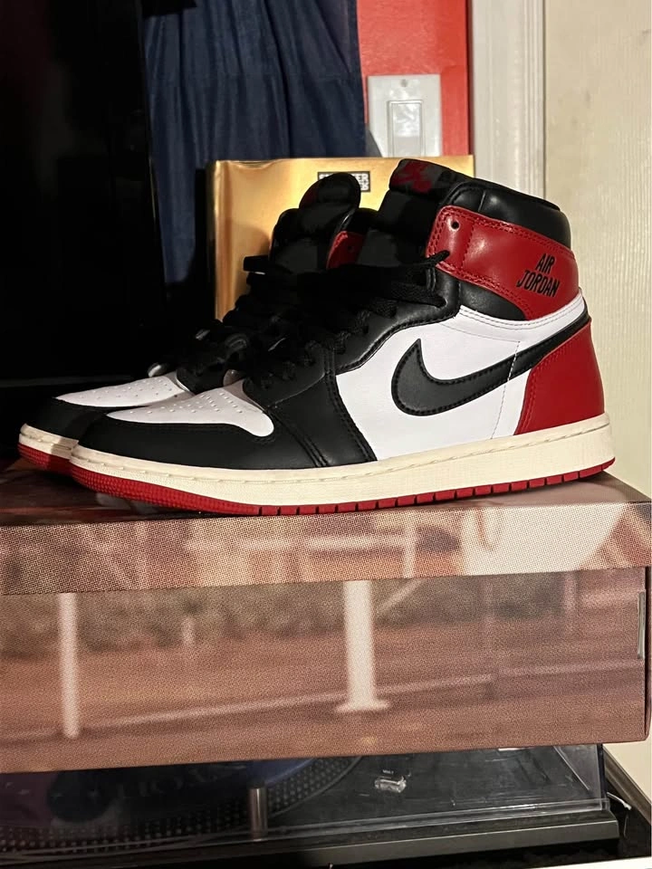 Air Jordan 1 ‘Black Toe’ Reimagined 2025 - photo 2