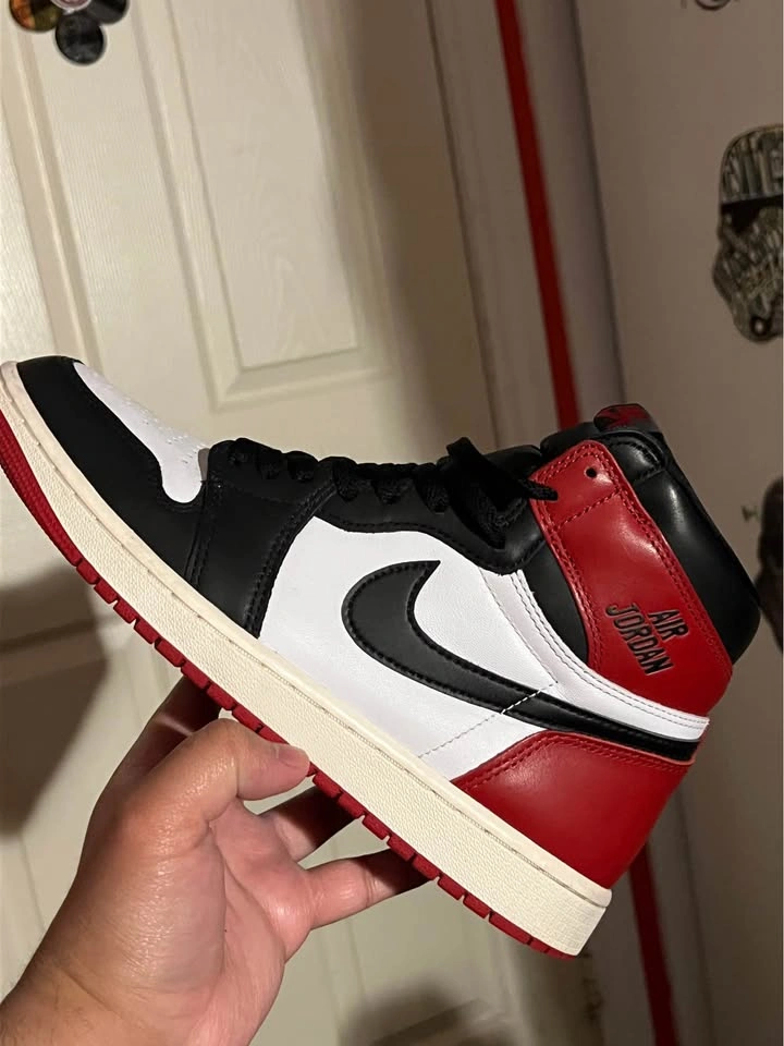 Air Jordan 1 ‘Black Toe’ Reimagined 2025 - photo 3