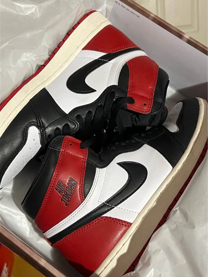 Air Jordan 1 ‘Black Toe’ Reimagined 2025 - photo 5