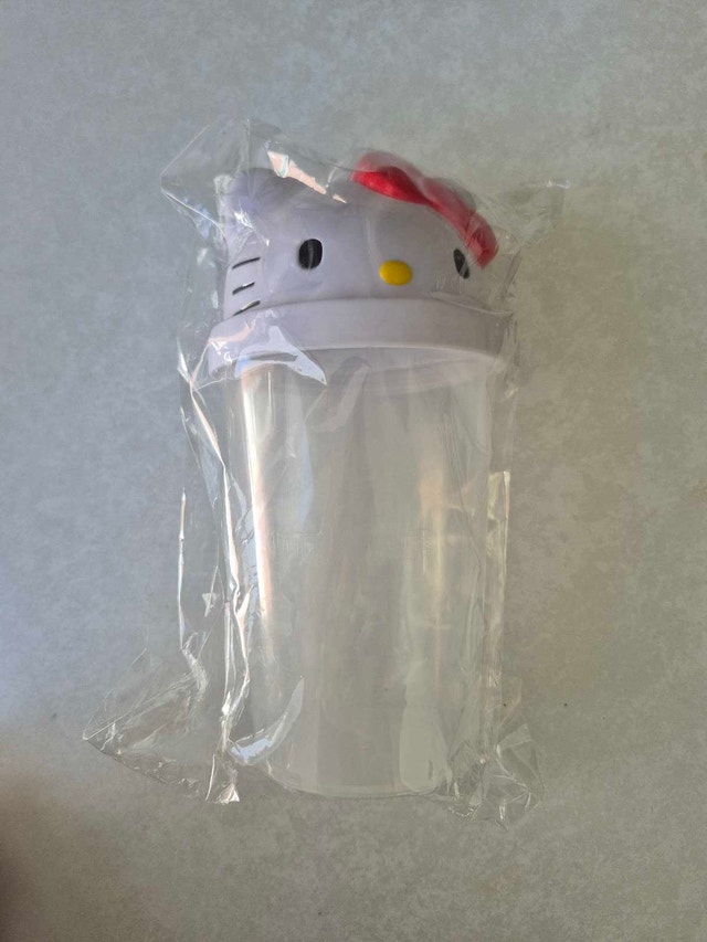Hello Kitty Sanrio Water Bottle/ Cup