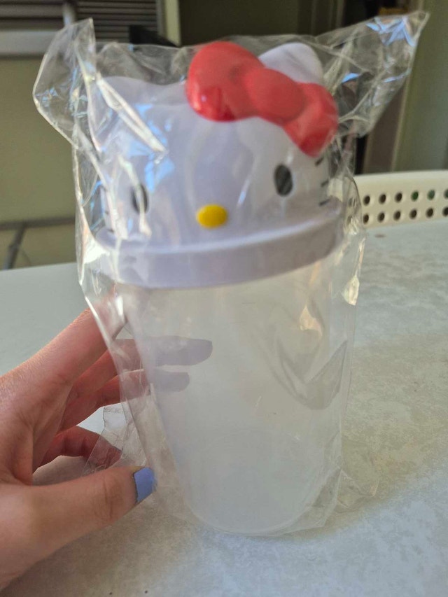 Hello Kitty Sanrio Water Bottle/ Cup - photo 2