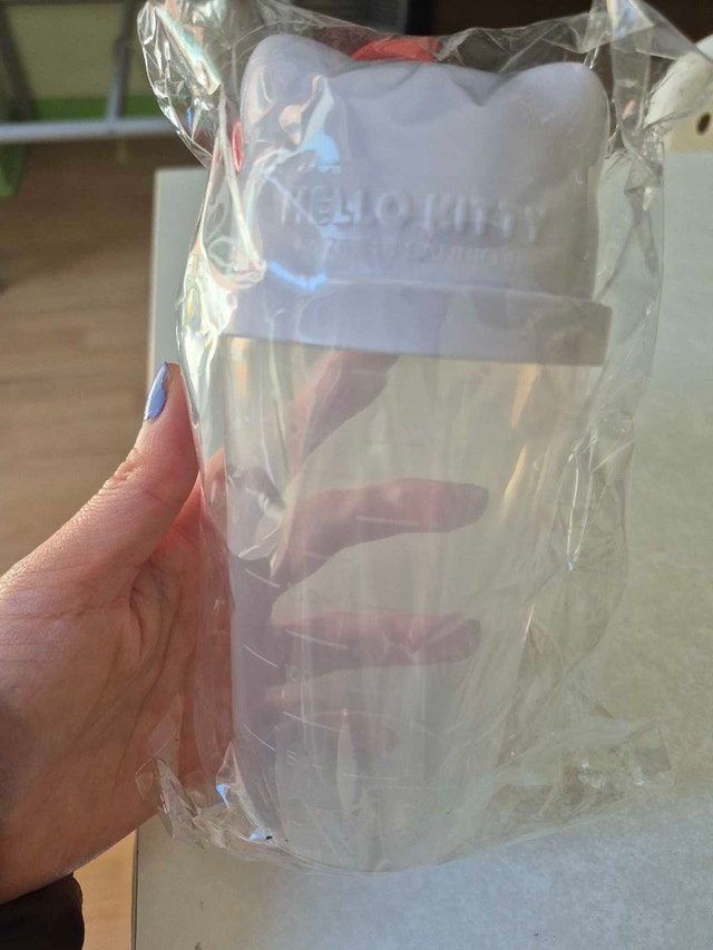 Hello Kitty Sanrio Water Bottle/ Cup - photo 3