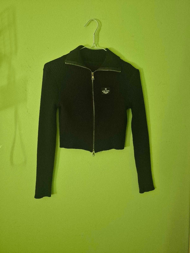 Black New York Crop Sweater