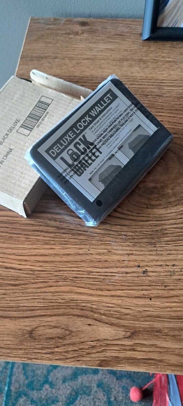 Deluxe Lock Wallet - photo 3