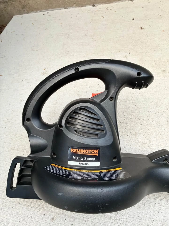 Remington RM180B corded leaf blower - photo 2
