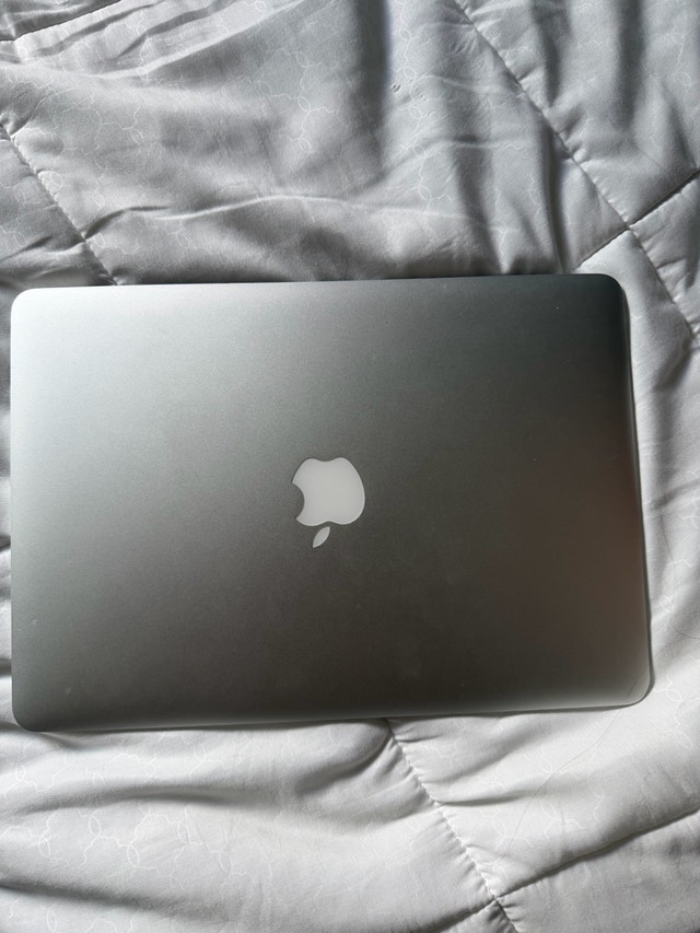 APPLE MACBOOK AIR