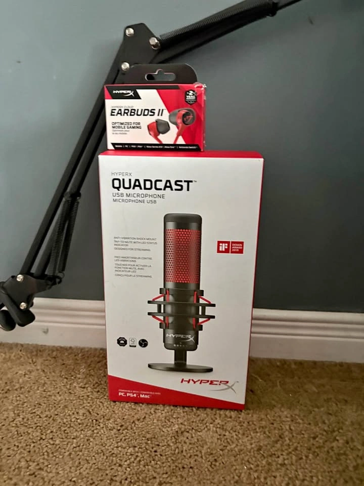 HyperX Quadcast w/ Mic Arm