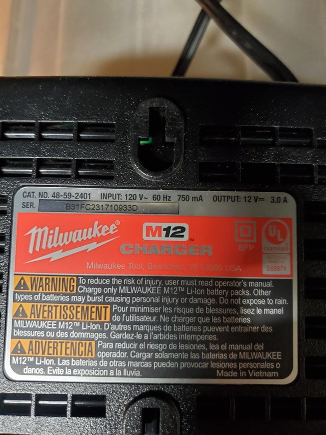 Milwaukee M18 Charger - photo 3