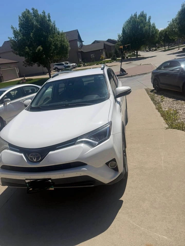 2017 Toyota RAV4 Hybrid - photo 2