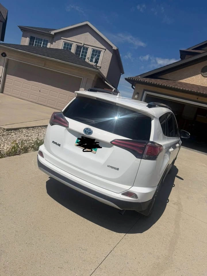 2017 Toyota RAV4 Hybrid - photo 4