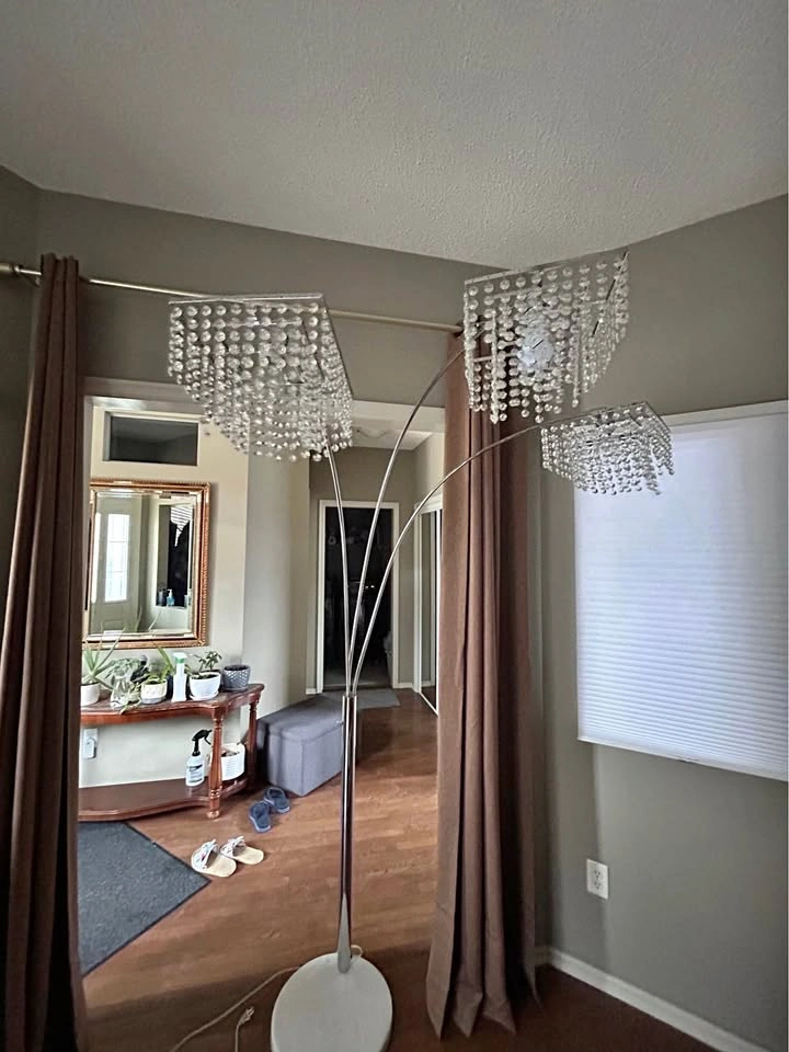 Elegant floor lamp