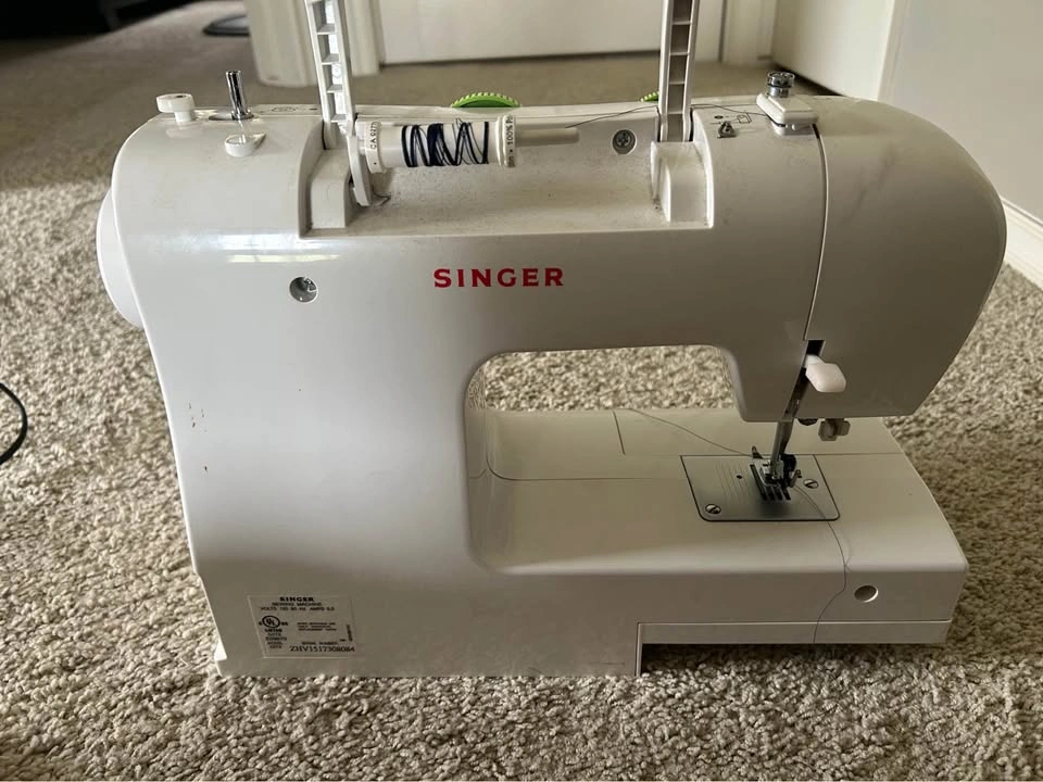 Singer Sewing machine - photo 3