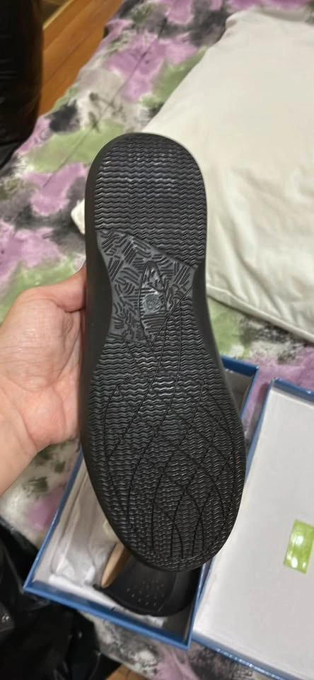 Women’s size 8 slip on shoes - photo 4