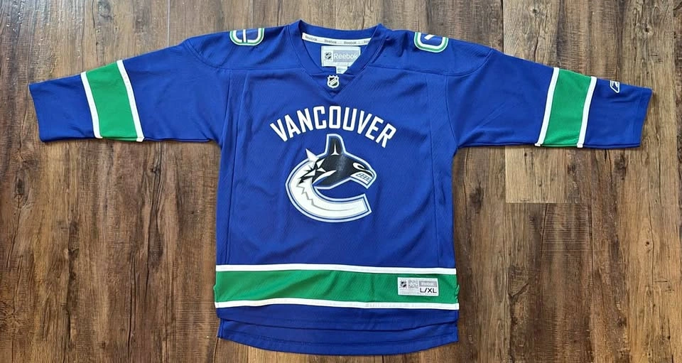 Vancouver Canucks Home Reebok Hockey Jersey - Excellent Conditio