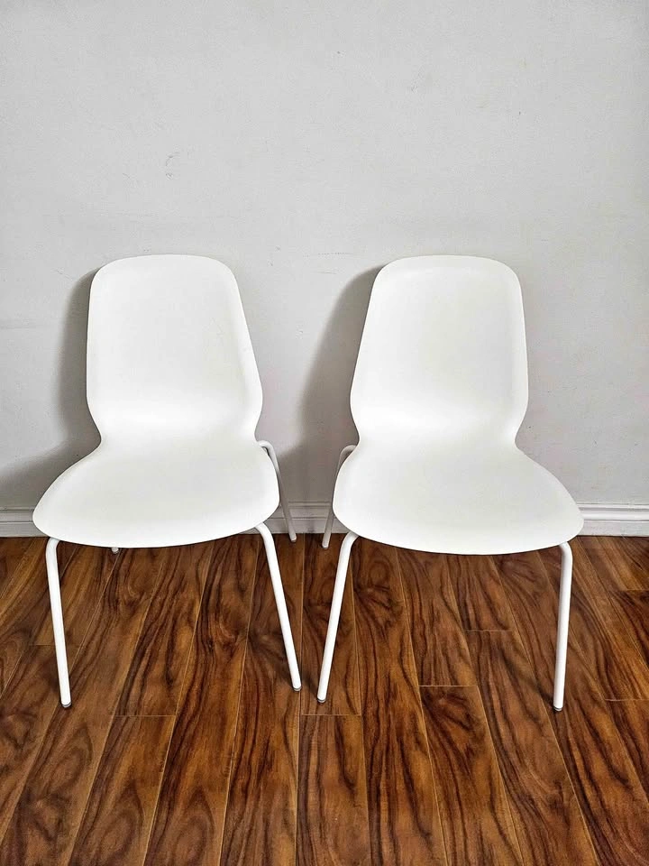 Set of 2 Modern White Dining / Desk Chairs – Sleek & Sturdy