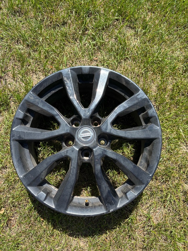 Nissan Rogue Midnight Edition Rims