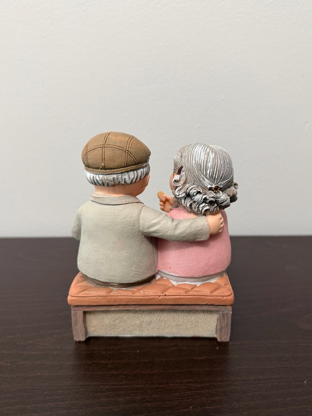 Love Lives Elderly Couple Figurine - photo 2