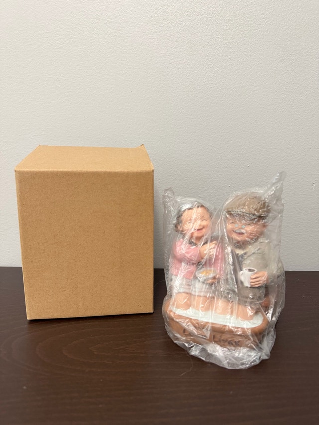 Love Lives Elderly Couple Figurine - photo 5