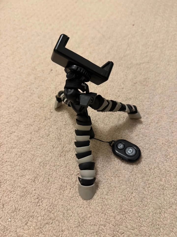 Phone Octopus Tripod w/ Remote - photo 2