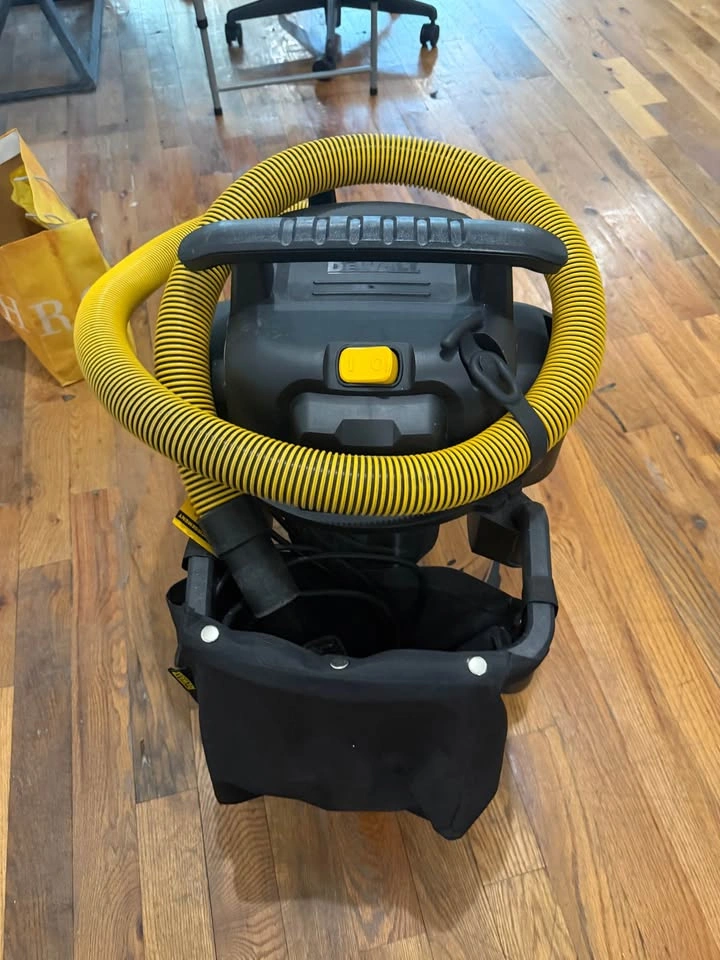 DEWALT 10 Gal stainless Shop Vacuum Wet and Dry - photo 2