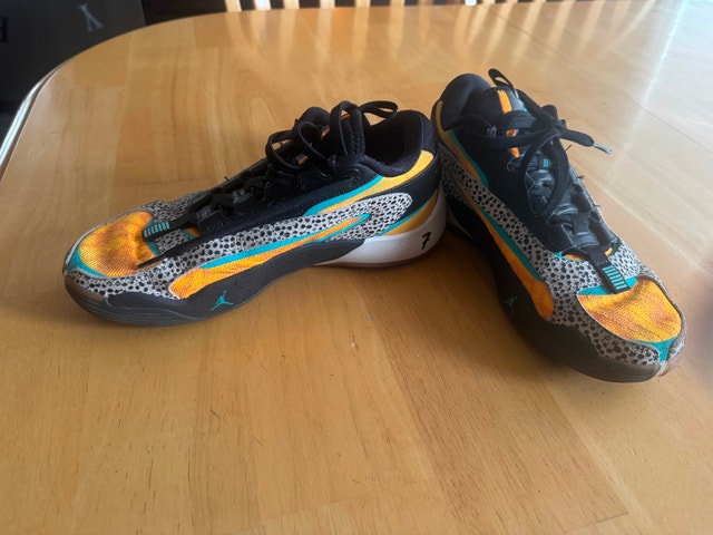 Size 7Y basketball shoes - photo 2