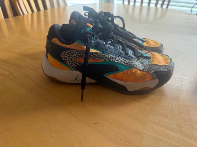 Size 7Y basketball shoes - photo 3