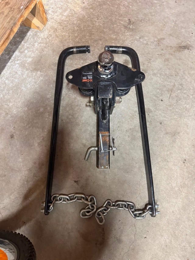 CURT Weight Distribution Hitch