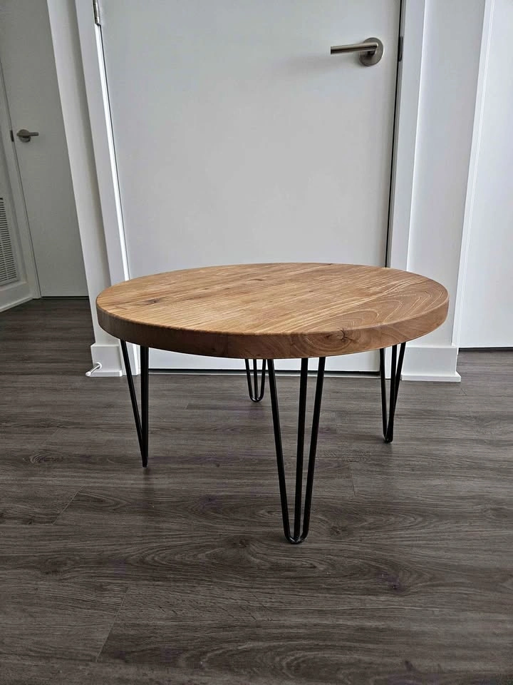 27.5" Wooden top round coffee table