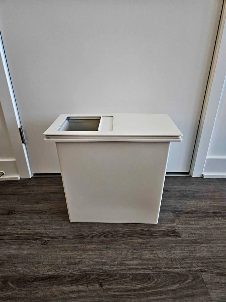 MUJI dustbin with lid