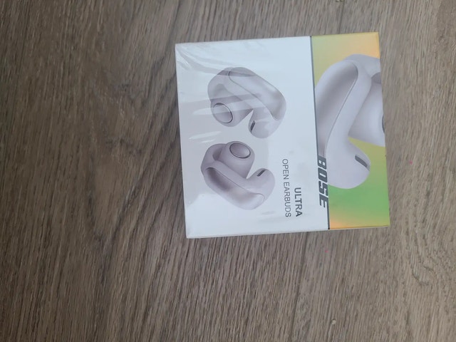 New Sealed white Bose Ultra Open headphones Earbuds