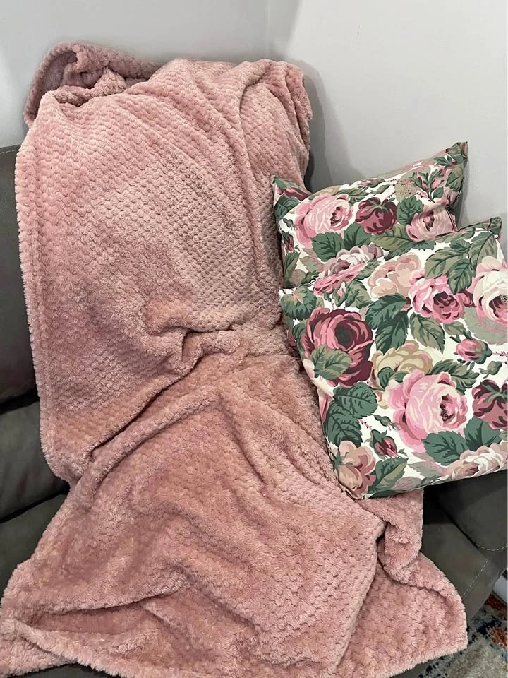 🌸 Floral Pillow Set + Blush Pink Plush Throw Blanket