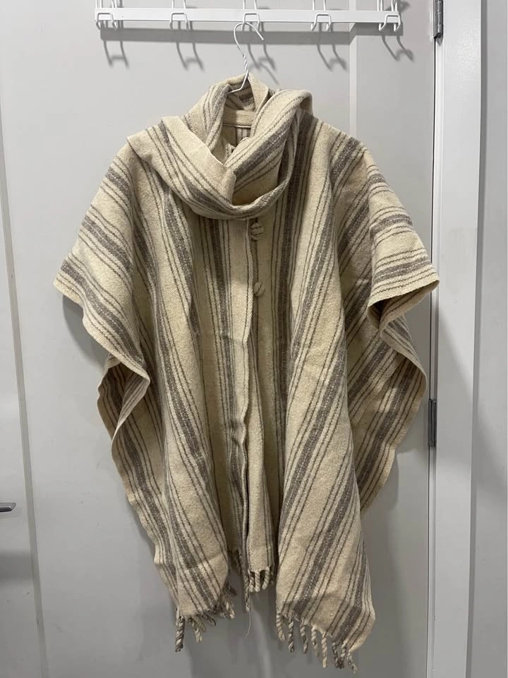 🧣 Authentic Handmade Mexican Wool Poncho / Cape – One Size - photo 3