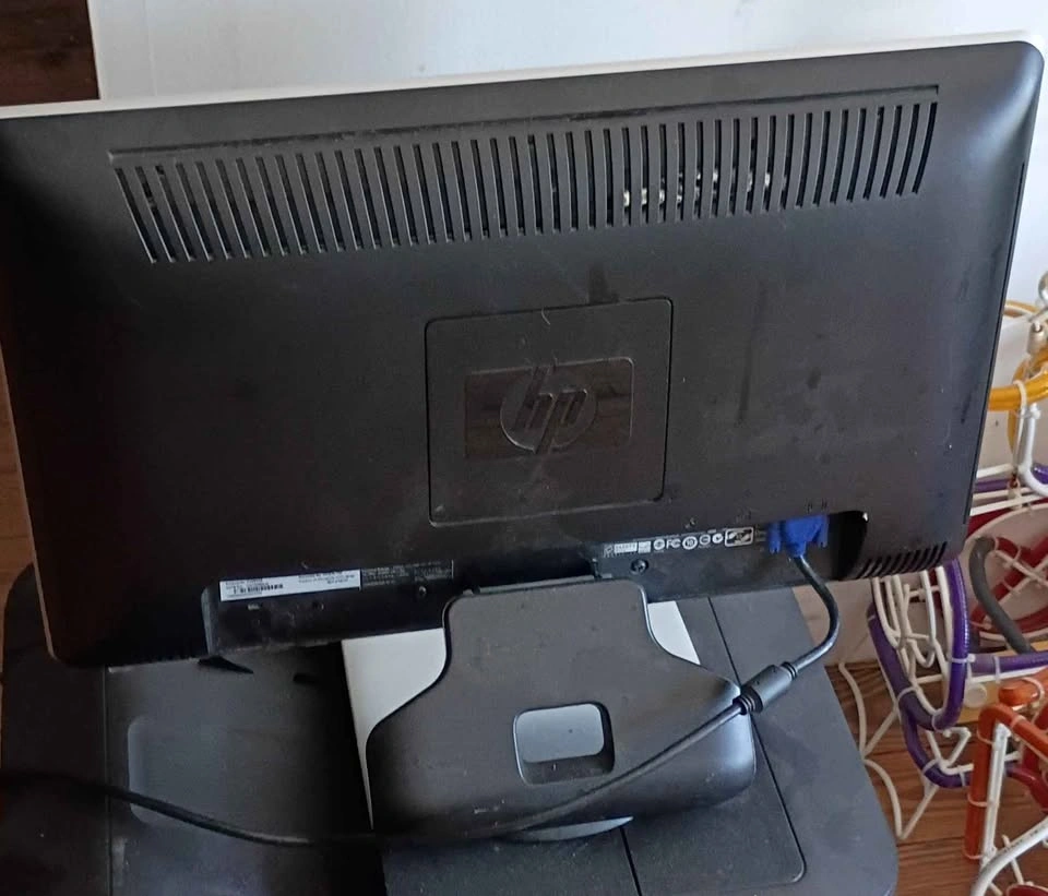 HP Monitor 2009m No Cord Used - photo 2