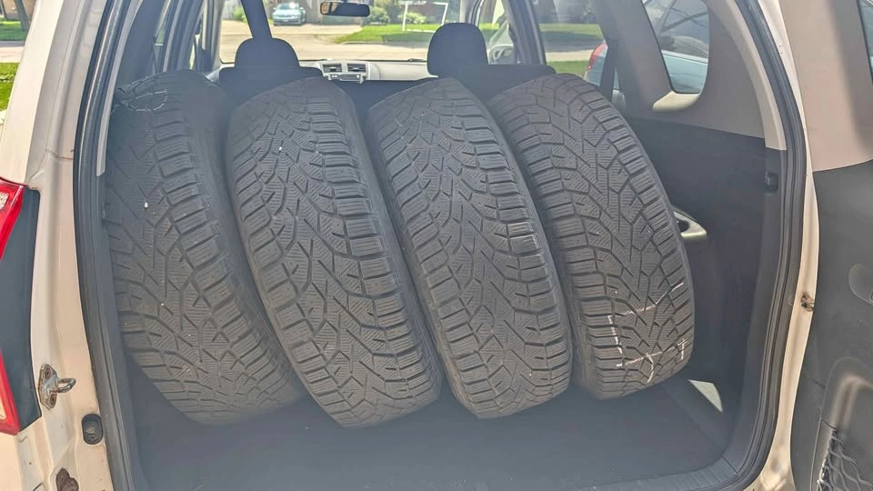 Set of 4 225/70 R16 Winter Tires