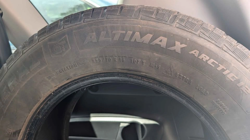 Set of 4 225/70 R16 Winter Tires - photo 4