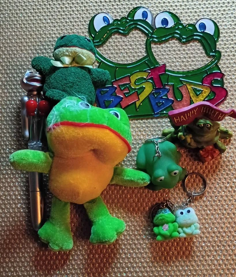 Frog Lot of Various Items Take all 8 Total - photo 5
